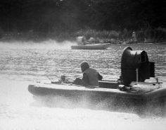 1975-08-25 Hovercraft at Sherborne Castle